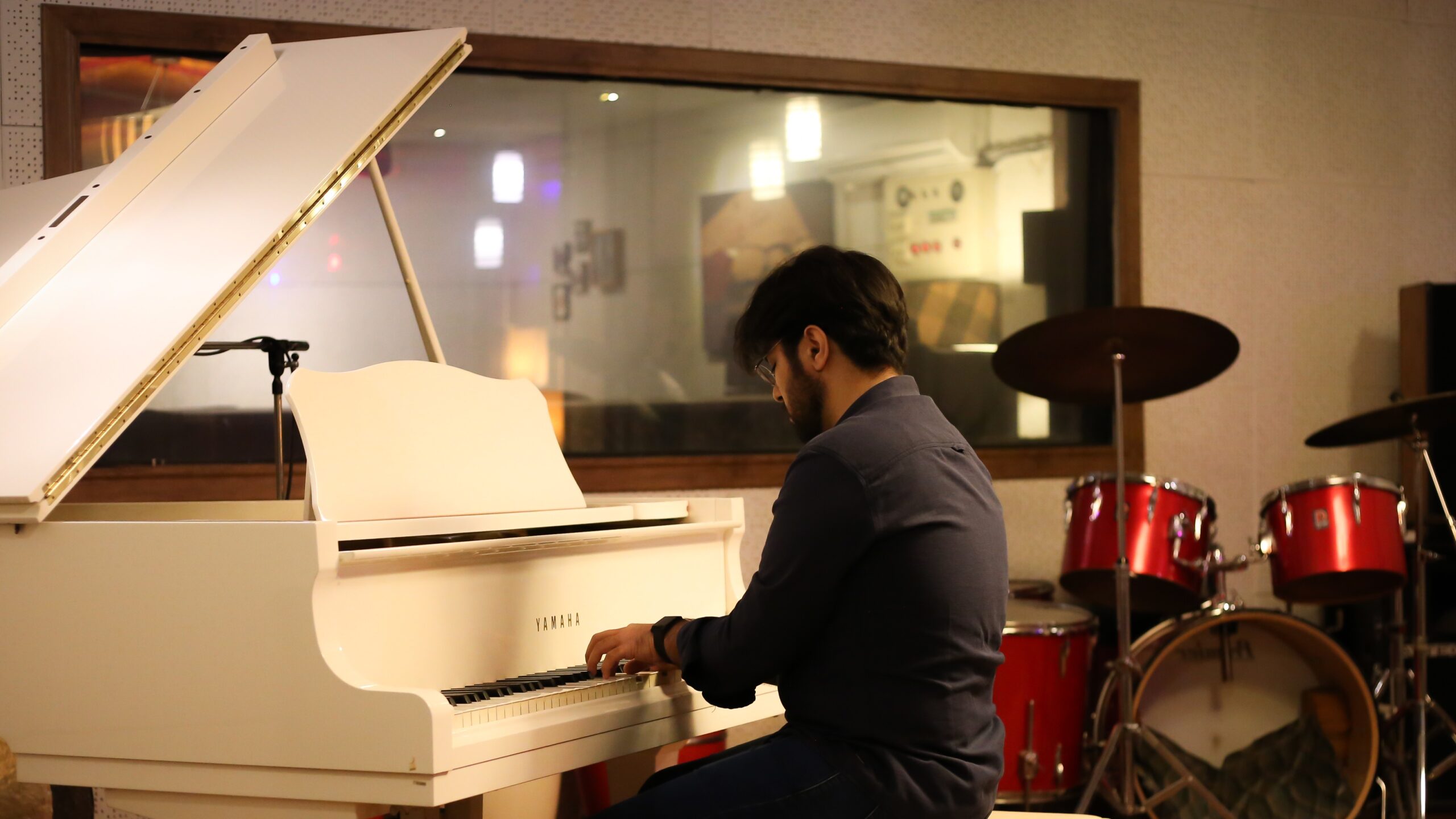 Fouad Samiei music composer playing piano